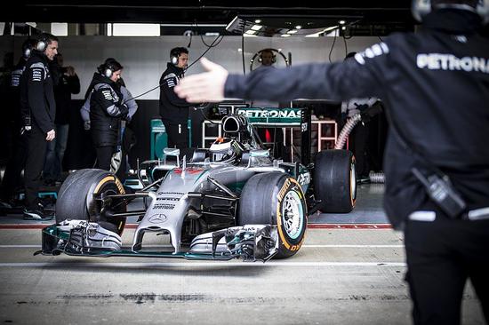 赛车动作大片《F1：狂飙飞车》发布“战斗重燃”版预告 6月27日内地北美同步上映