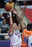 高端局前CBA球员卡米然晒与马瑟林对位：CBA打不明白 打N吧