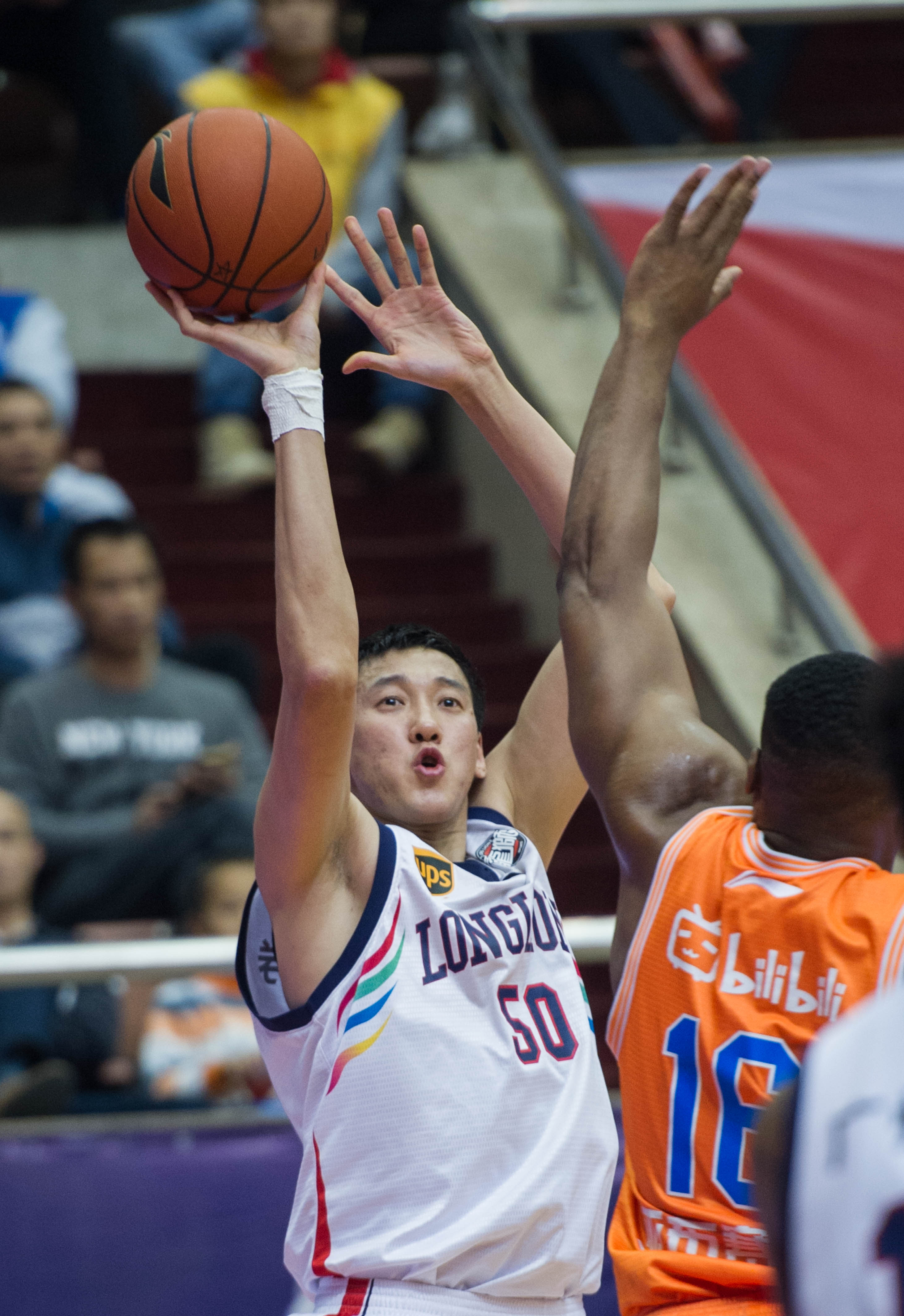 高端局前CBA球员卡米然晒与马瑟林对位：CBA打不明白 打NBA吧